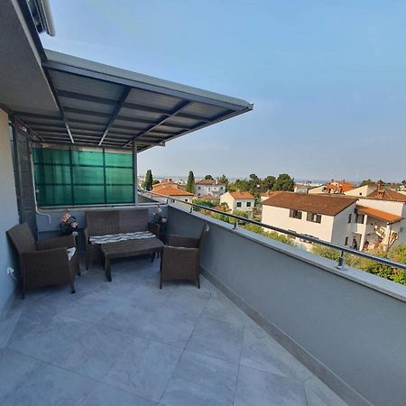 Apartment Sara Umag Bagian luar foto