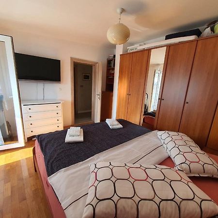 Apartment Sara Umag Bagian luar foto