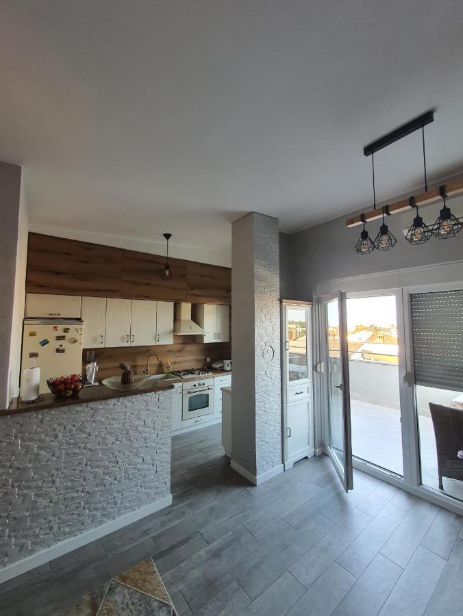 Apartment Sara Umag Bagian luar foto
