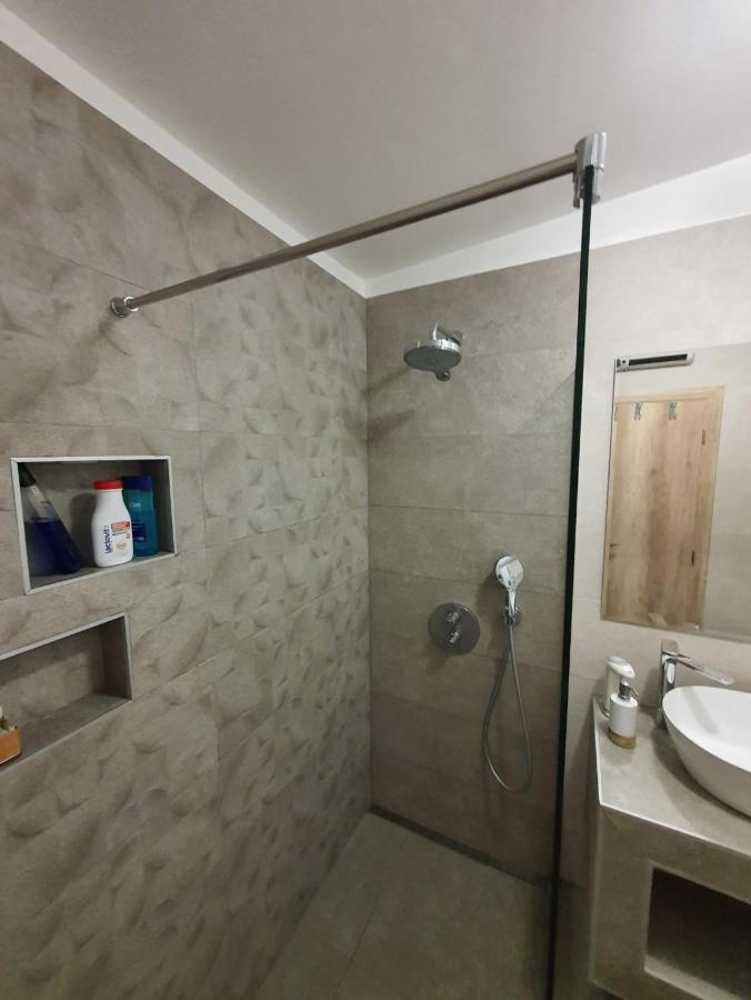 Apartment Sara Umag Bagian luar foto