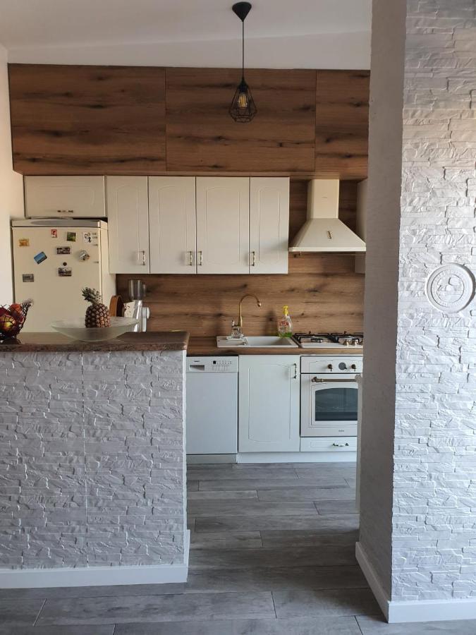 Apartment Sara Umag Bagian luar foto