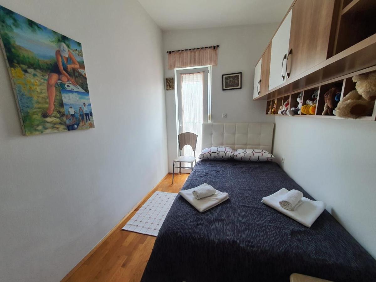 Apartment Sara Umag Bagian luar foto