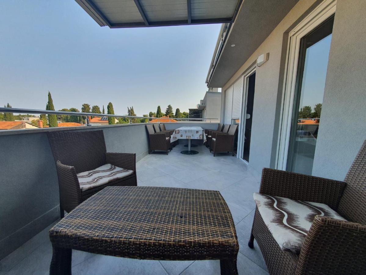 Apartment Sara Umag Bagian luar foto