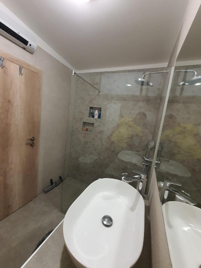 Apartment Sara Umag Bagian luar foto