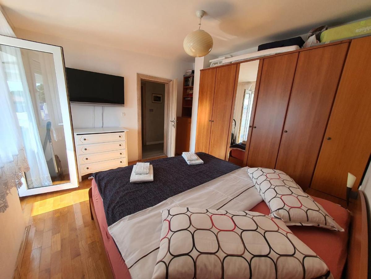 Apartment Sara Umag Bagian luar foto