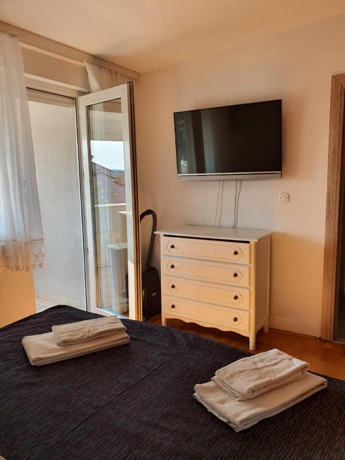 Apartment Sara Umag Bagian luar foto