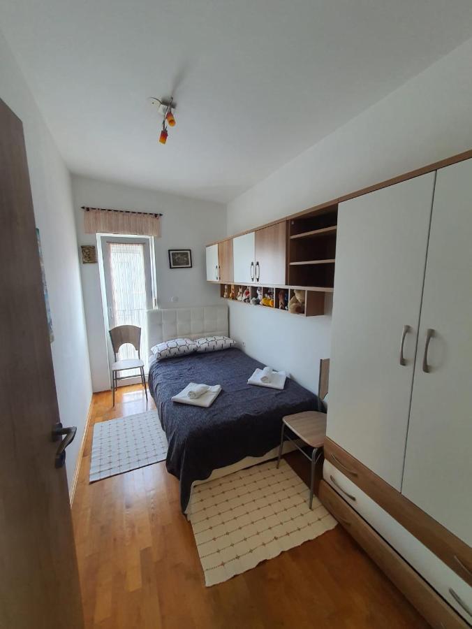 Apartment Sara Umag Bagian luar foto
