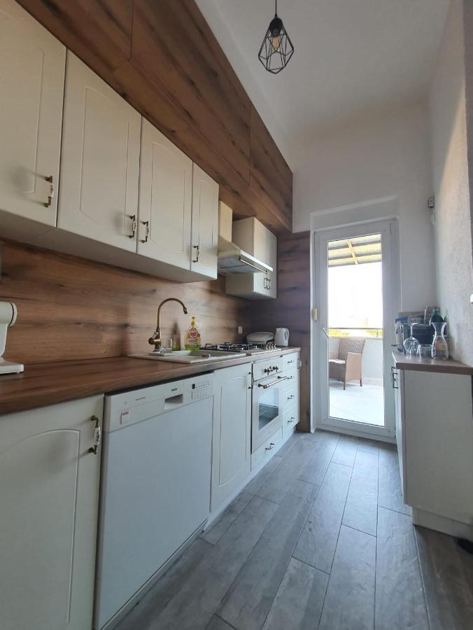 Apartment Sara Umag Bagian luar foto